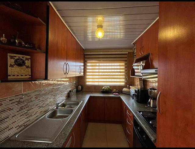 3 BEDROOM HOUSE FOR SALE IN PROTEA GLEN